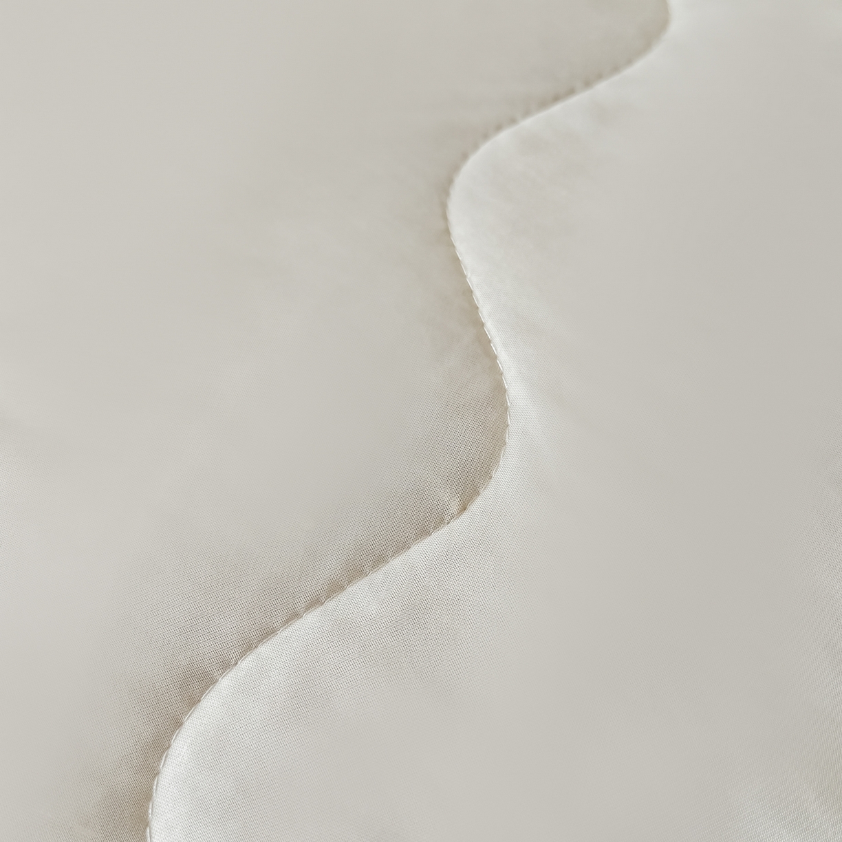 91家纺网 家纺一手货源 找家纺 好欣怡家纺 2026新款双层绗缝凉感丝夏被 冰川白