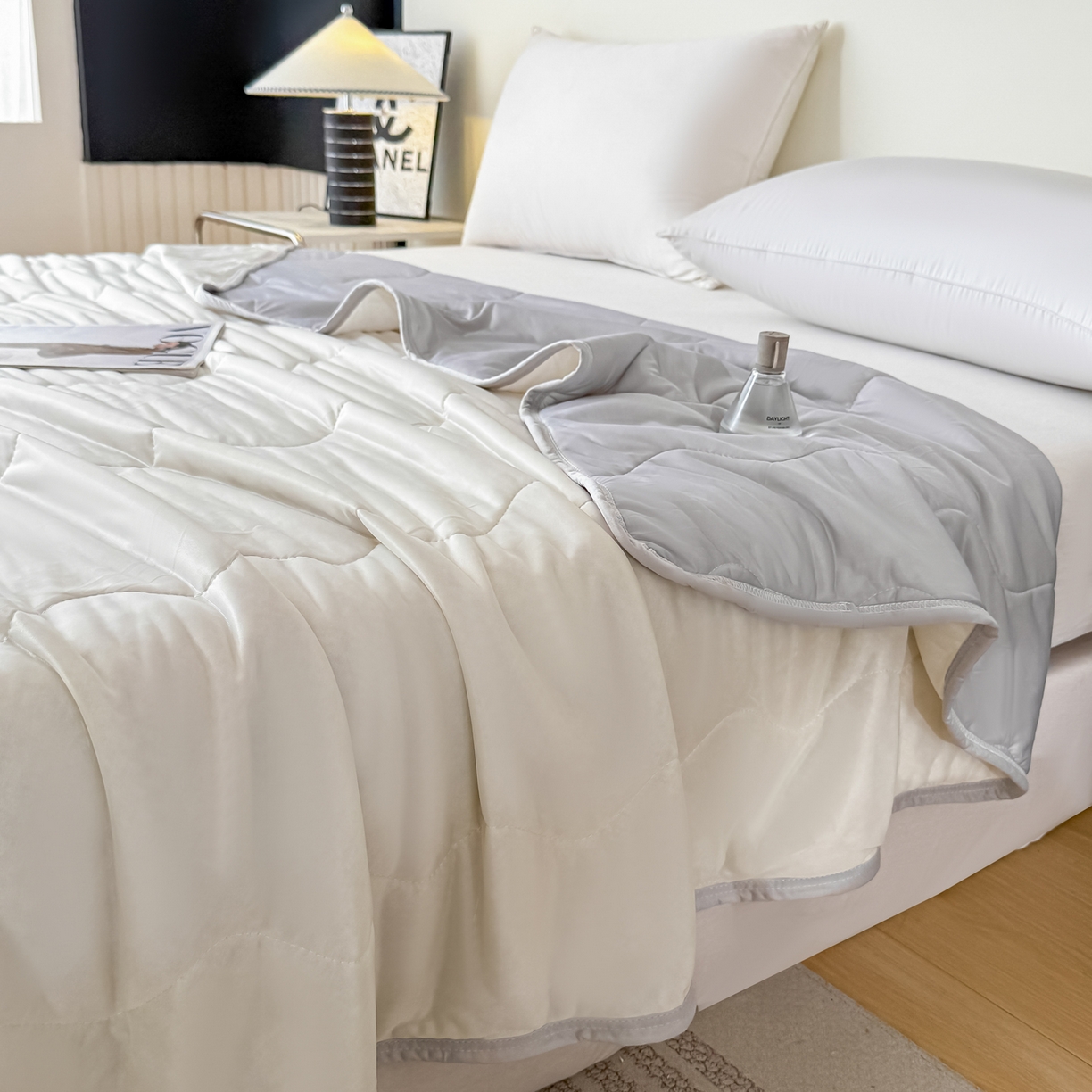 91家纺网 家纺一手货源 找家纺 好欣怡家纺 2026新款双层绗缝凉感丝夏被 冰川白