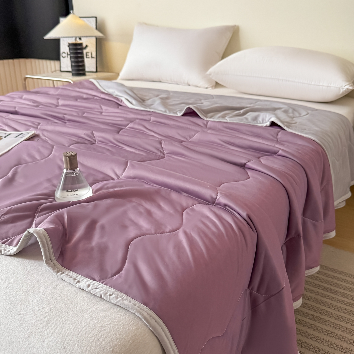 91家纺网 家纺一手货源 找家纺 好欣怡家纺 2026新款双层绗缝凉感丝夏被 罗兰紫