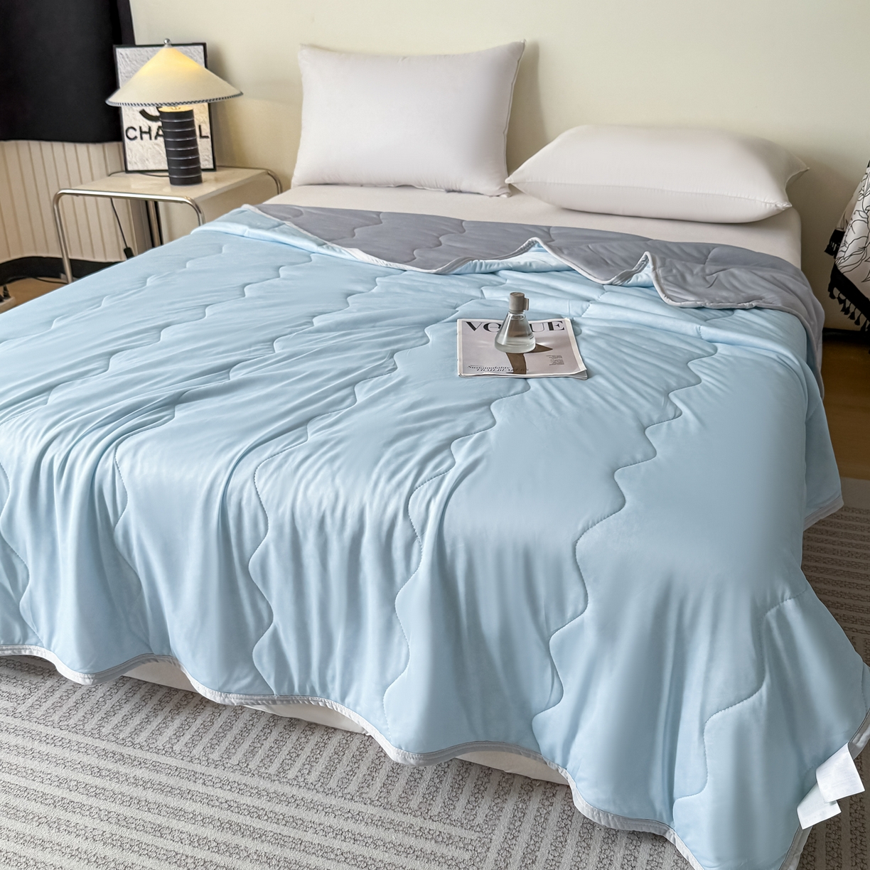 91家纺网 家纺一手货源 找家纺 好欣怡家纺 2026新款双层绗缝凉感丝夏被 雾蓝