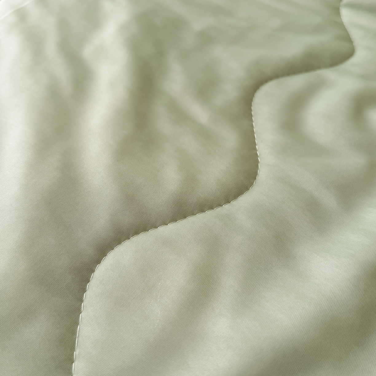 91家纺网 家纺一手货源 找家纺 好欣怡家纺 2026新款双层绗缝凉感丝夏被 浅茶绿