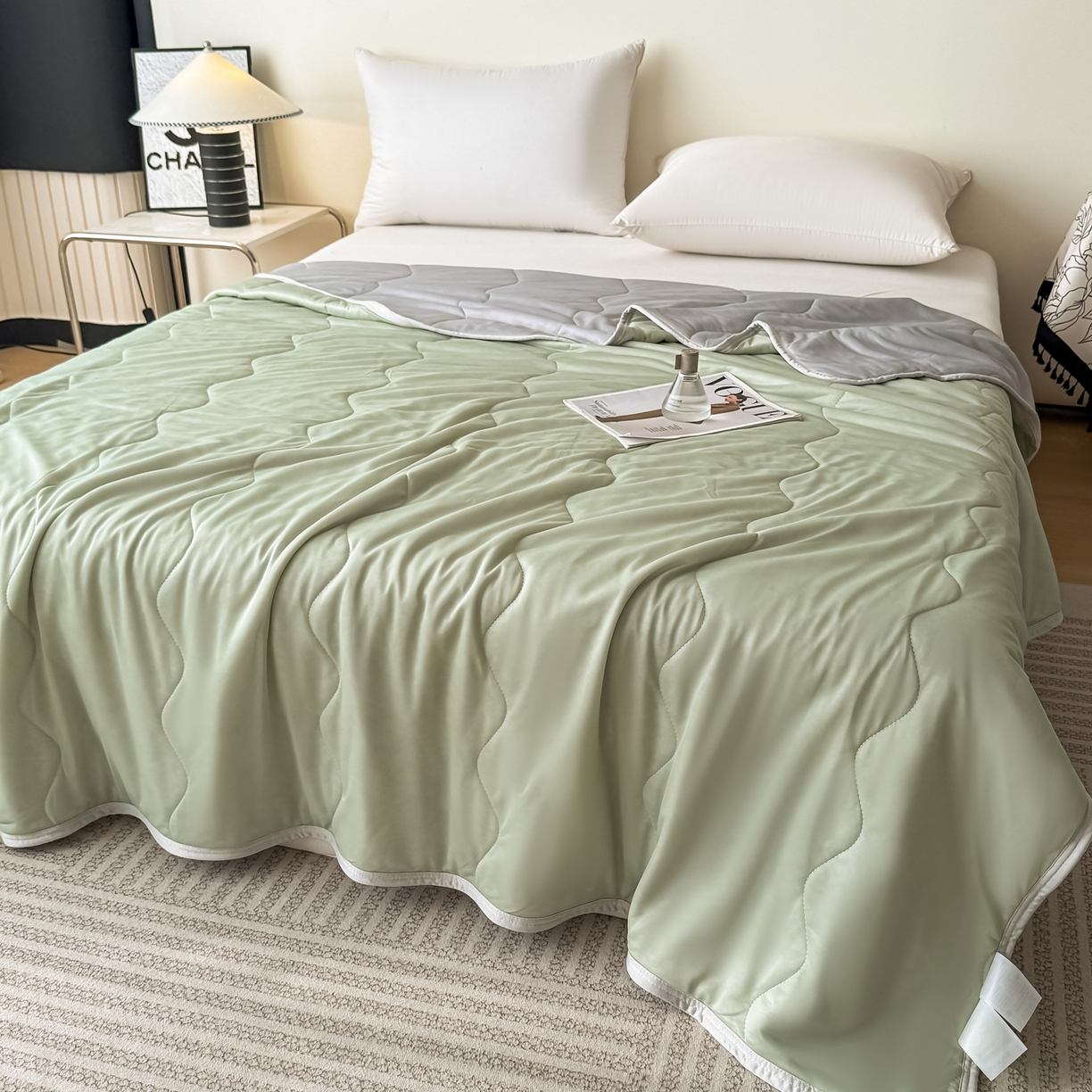 91家纺网 家纺一手货源 找家纺 好欣怡家纺 2026新款双层绗缝凉感丝夏被 浅茶绿