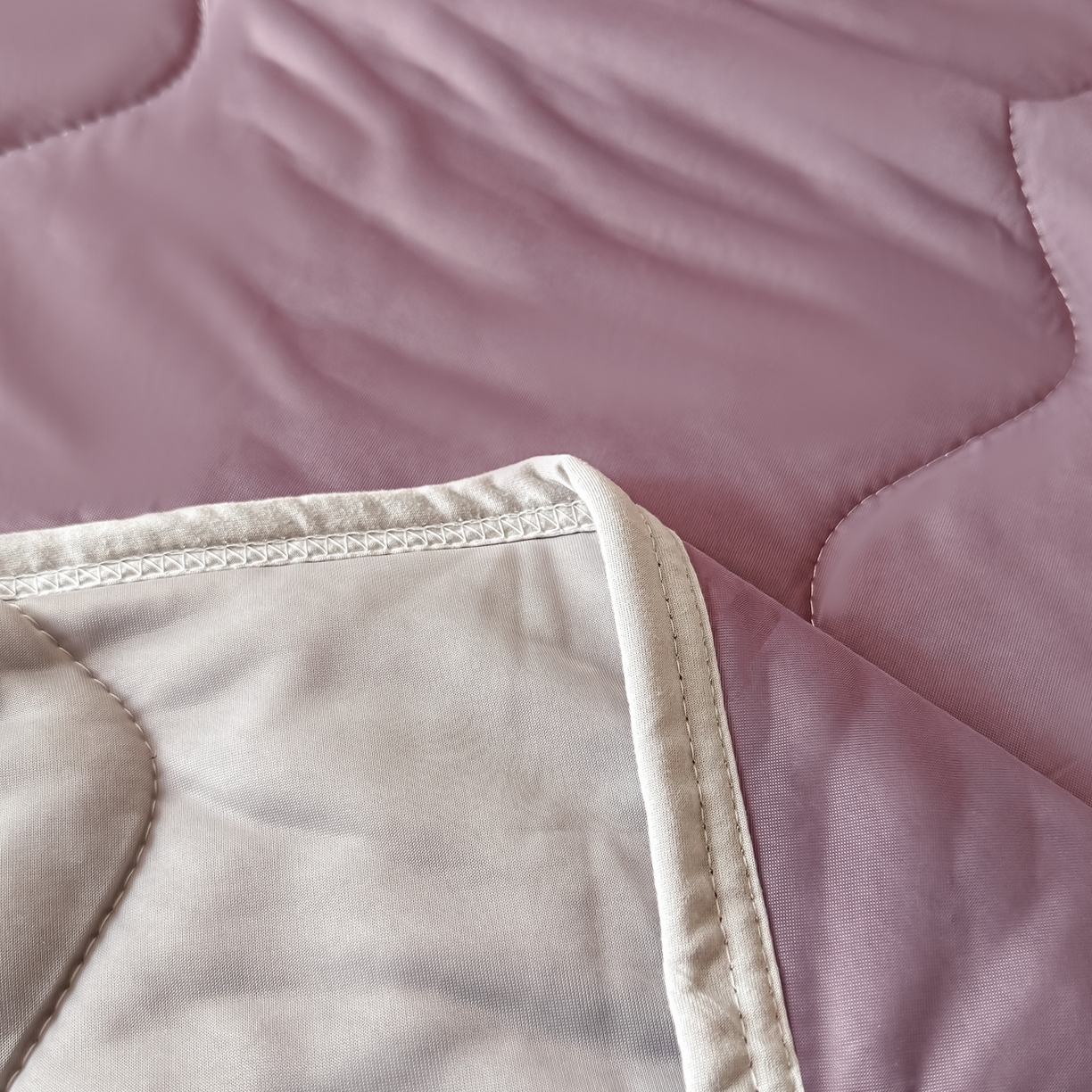 91家纺网 家纺一手货源 找家纺 好欣怡家纺 2026新款双层绗缝凉感丝夏被 罗兰紫