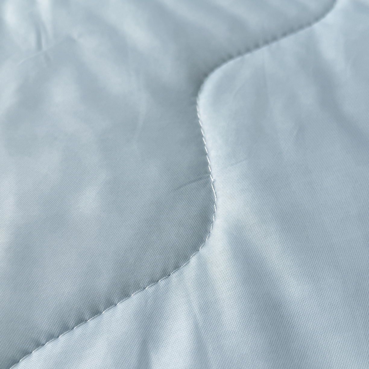 91家纺网 家纺一手货源 找家纺 好欣怡家纺 2026新款双层绗缝凉感丝夏被 雾蓝