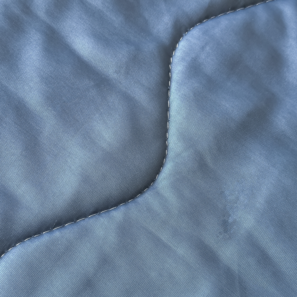 91家纺网 家纺一手货源 找家纺 好欣怡家纺 2026新款双层绗缝凉感丝夏被 宾利蓝