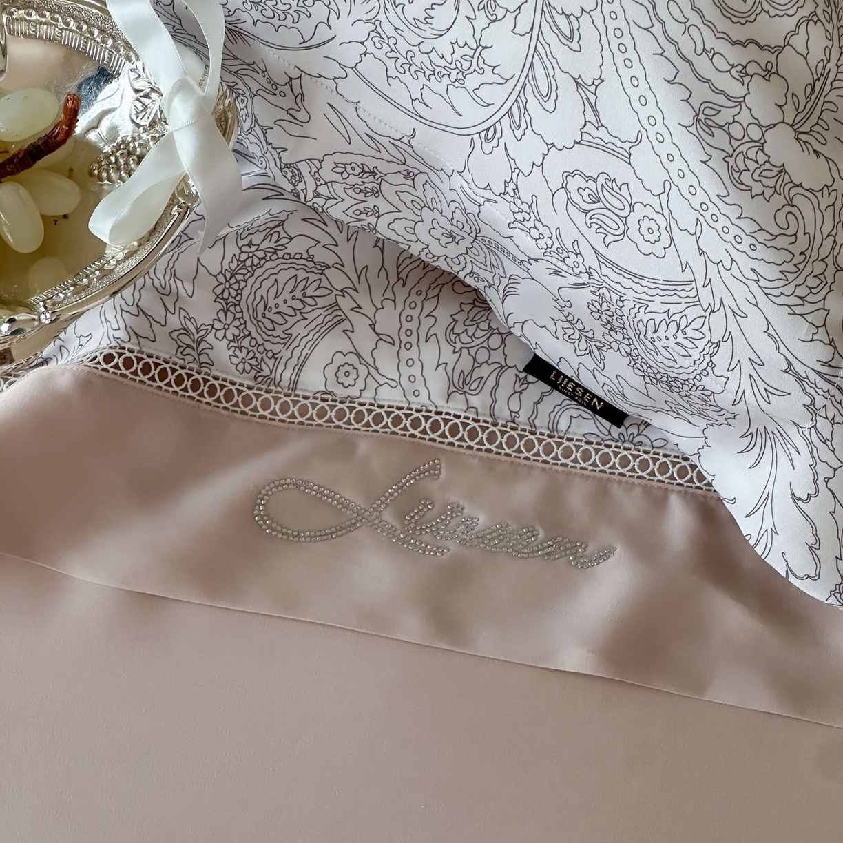 91家纺网 家纺一手货源 找家纺 丽笙被芯 2026新款兰精天丝数码印花Naia镂空夏被夏凉被空调被 罗莎白