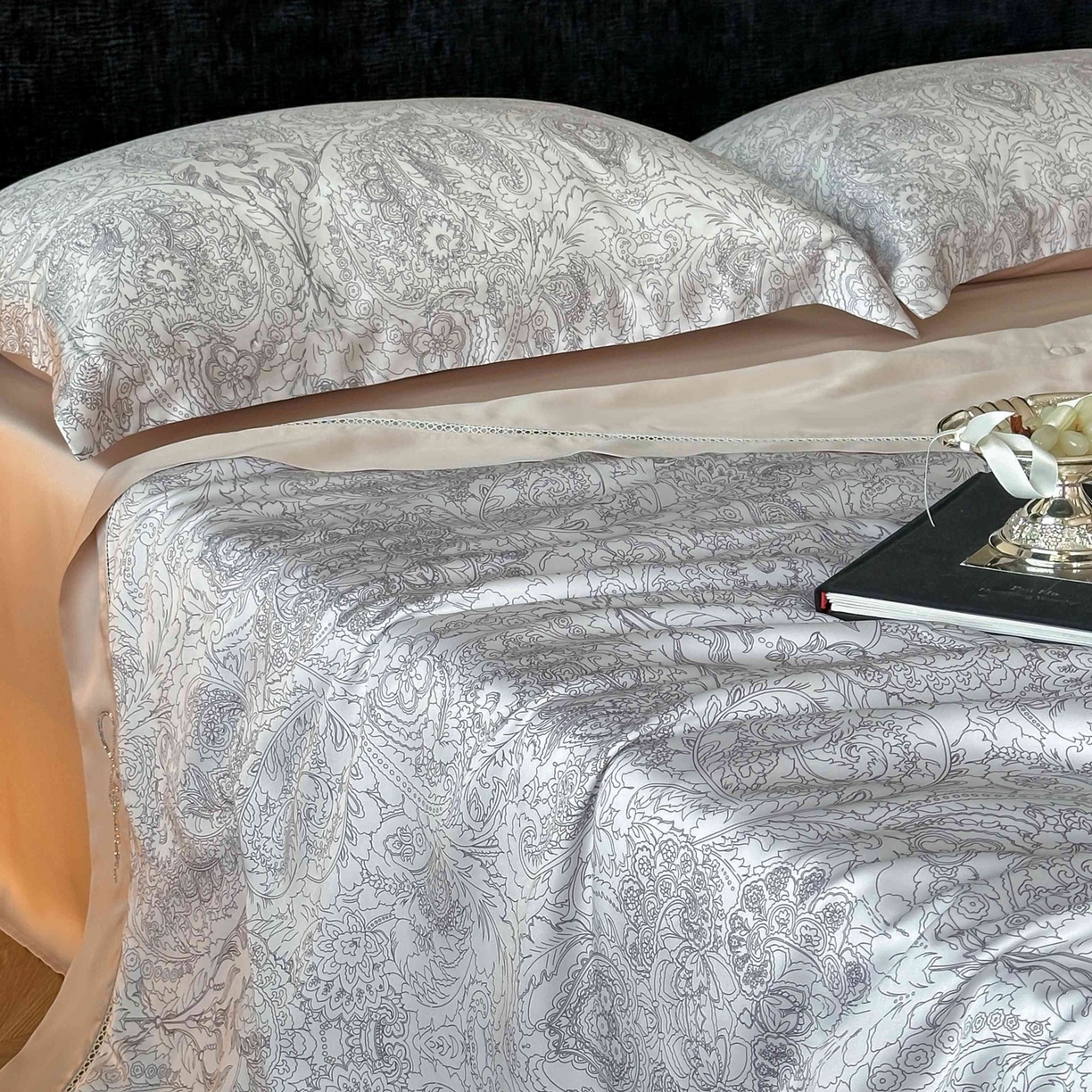 91家纺网 家纺一手货源 找家纺 丽笙被芯 2026新款兰精天丝数码印花Naia镂空夏被夏凉被空调被 罗莎白