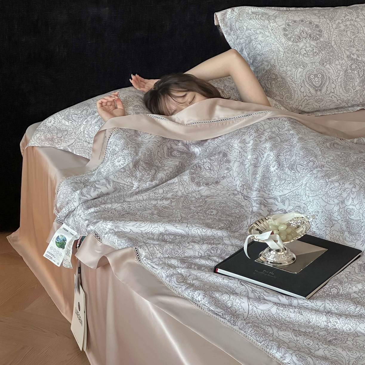 91家纺网 家纺一手货源 找家纺 丽笙被芯 2026新款兰精天丝数码印花Naia镂空夏被夏凉被空调被 罗莎白