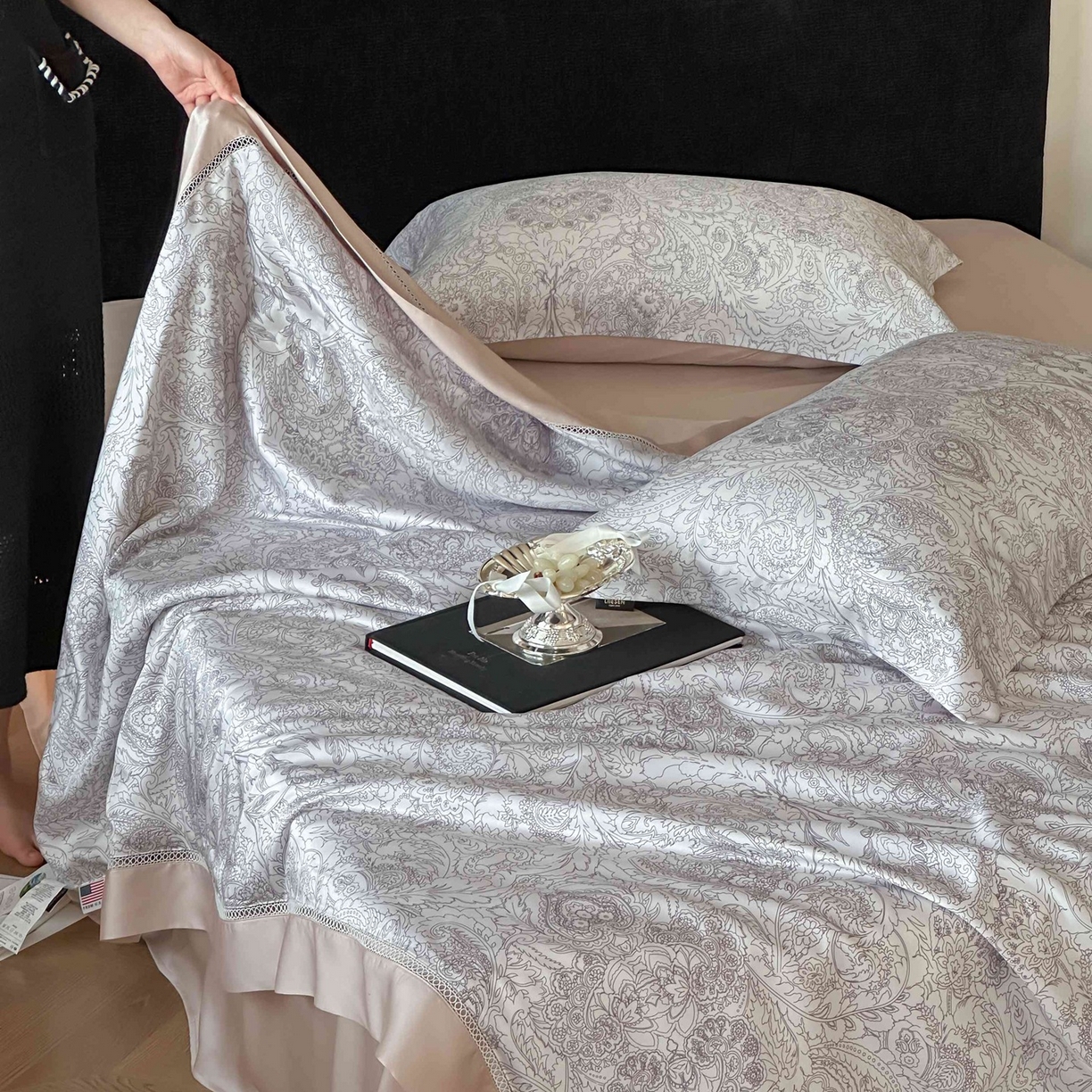 91家纺网 家纺一手货源 找家纺 丽笙被芯 2026新款兰精天丝数码印花Naia镂空夏被夏凉被空调被 罗莎白