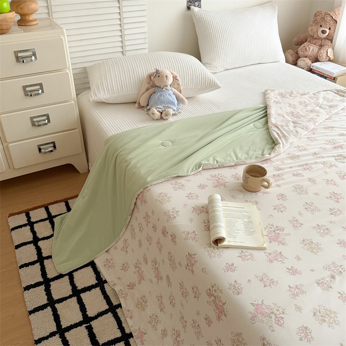 91家纺网 家纺一手货源 找家纺 吾欢心 2026新款仿锦安高克重凉感丝（含氨纶）夏凉被冰激凌空调被凉感小冰皮夏被 蜜柚花屿