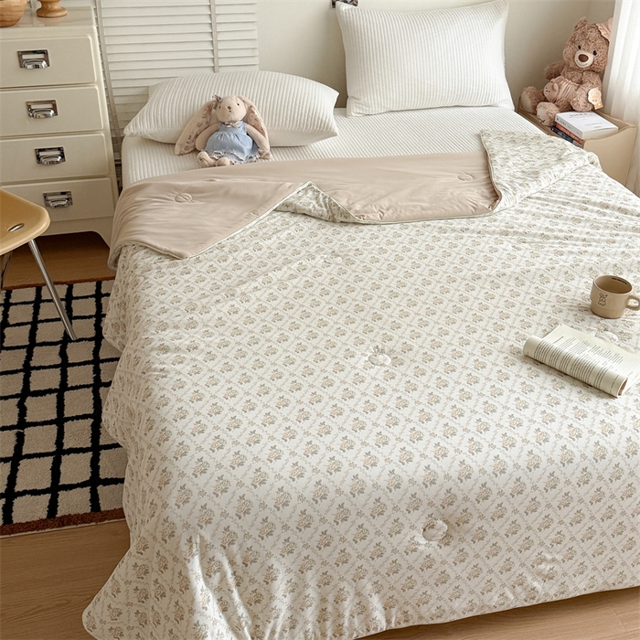 91家纺网 家纺一手货源 找家纺 吾欢心 2026新款仿锦安高克重凉感丝（含氨纶）夏凉被冰激凌空调被凉感小冰皮夏被 茉莉花开