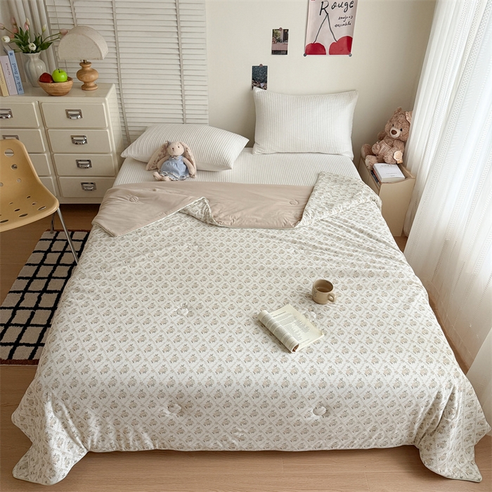 91家纺网 家纺一手货源 找家纺 吾欢心 2026新款仿锦安高克重凉感丝（含氨纶）夏凉被冰激凌空调被凉感小冰皮夏被 茉莉花开