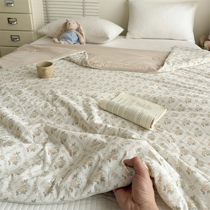 91家纺网 家纺一手货源 找家纺 吾欢心 2026新款仿锦安高克重凉感丝（含氨纶）夏凉被冰激凌空调被凉感小冰皮夏被 茉莉花开