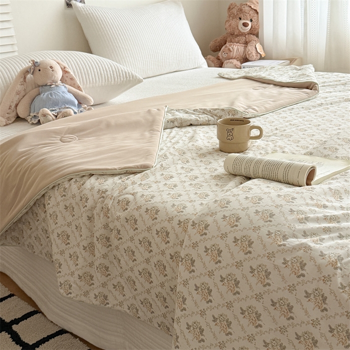 91家纺网 家纺一手货源 找家纺 吾欢心 2026新款仿锦安高克重凉感丝（含氨纶）夏凉被冰激凌空调被凉感小冰皮夏被 茉莉花开