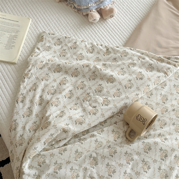 91家纺网 家纺一手货源 找家纺 吾欢心 2026新款仿锦安高克重凉感丝（含氨纶）夏凉被冰激凌空调被凉感小冰皮夏被 茉莉花开