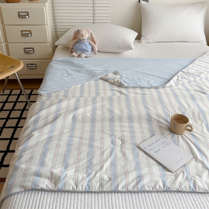 91家纺网 家纺一手货源 找家纺 吾欢心 2026新款仿锦安高克重凉感丝（含氨纶）夏凉被冰激凌空调被凉感小冰皮夏被 时尚条纹