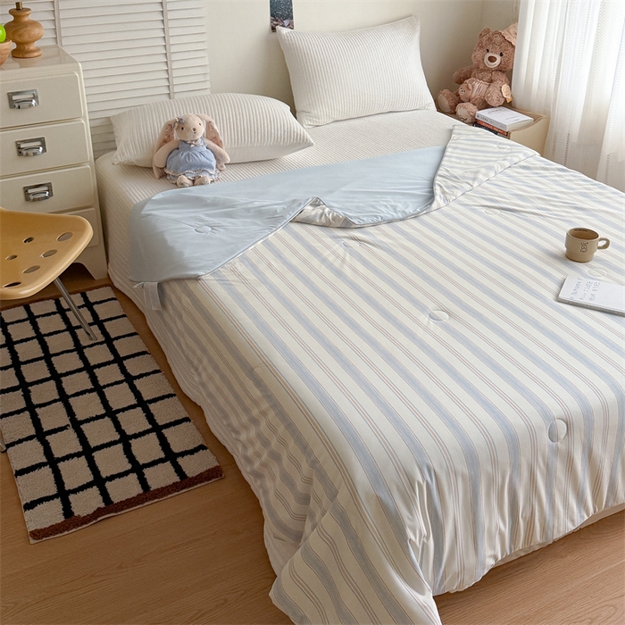 91家纺网 家纺一手货源 找家纺 吾欢心 2026新款仿锦安高克重凉感丝（含氨纶）夏凉被冰激凌空调被凉感小冰皮夏被 时尚条纹