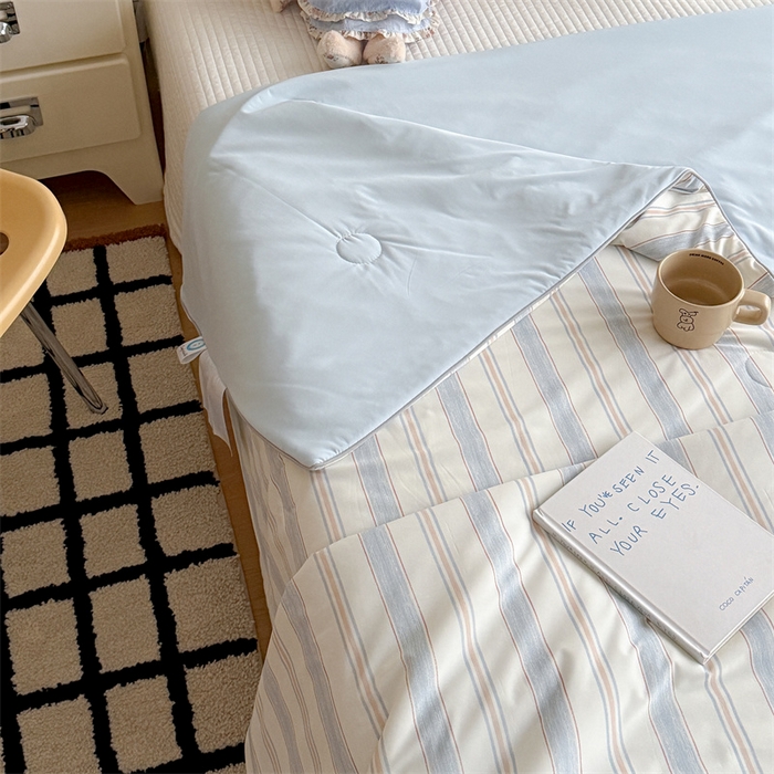 91家纺网 家纺一手货源 找家纺 吾欢心 2026新款仿锦安高克重凉感丝（含氨纶）夏凉被冰激凌空调被凉感小冰皮夏被 时尚条纹