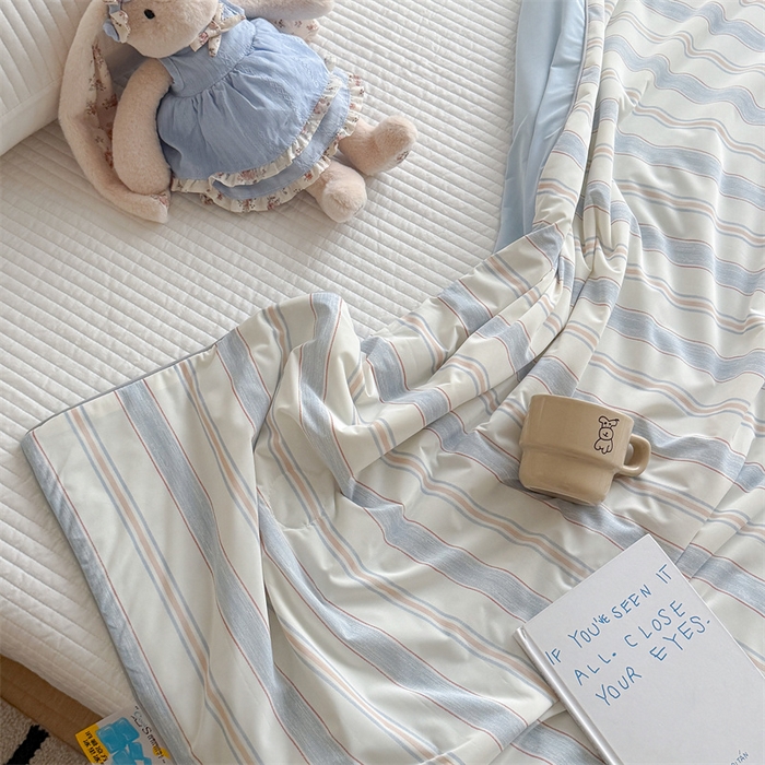 91家纺网 家纺一手货源 找家纺 吾欢心 2026新款仿锦安高克重凉感丝（含氨纶）夏凉被冰激凌空调被凉感小冰皮夏被 时尚条纹