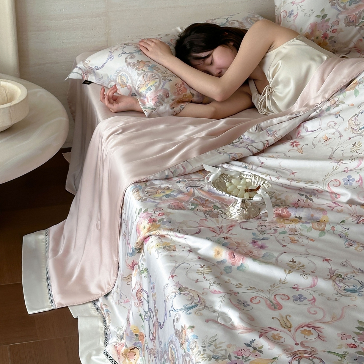 91家纺网 家纺一手货源 找家纺 丽笙被芯 2026新款兰精天丝数码印花Naia镂空夏被夏凉被空调被 韶光