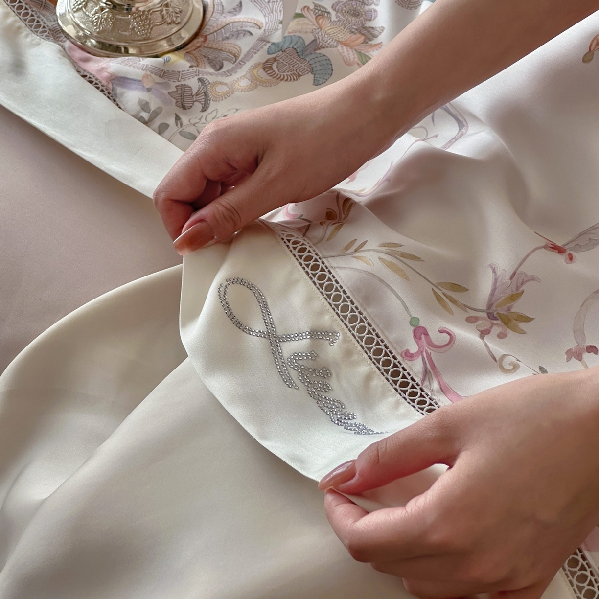 91家纺网 家纺一手货源 找家纺 丽笙被芯 2026新款兰精天丝数码印花Naia镂空夏被夏凉被空调被 韶光