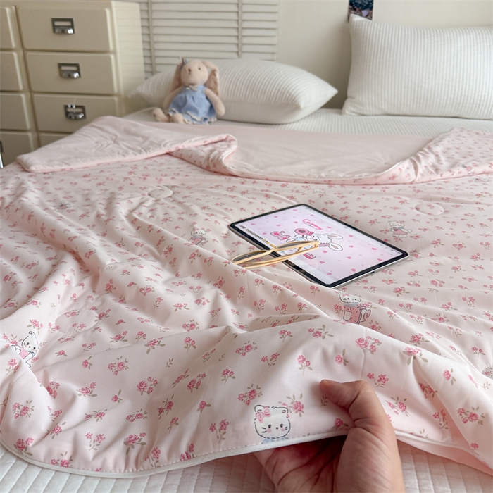 91家纺网 家纺一手货源 找家纺 吾欢心 2026新款仿锦安高克重凉感丝（含氨纶）夏凉被冰激凌空调被凉感小冰皮夏被 甜心小猫