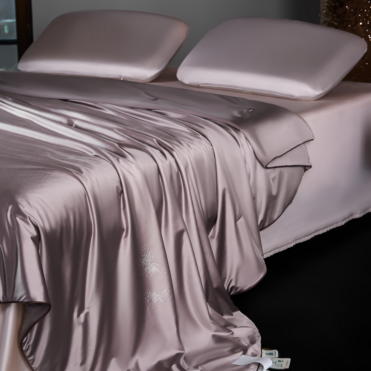 91家纺网 家纺一手货源 找家纺 桂雅居 2026新款珍妮莎纤凉野蚕丝被夏被空调被夏凉被 暮山紫（最低控价：298起(券后价) 充值会员价-10）