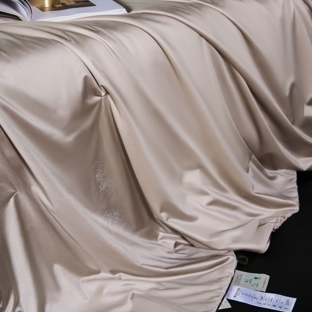 91家纺网 家纺一手货源 找家纺 桂雅居 2026新款珍妮莎纤凉野蚕丝被夏被空调被夏凉被 苍艾咖（最低控价：298起(券后价) 充值会员价-10）