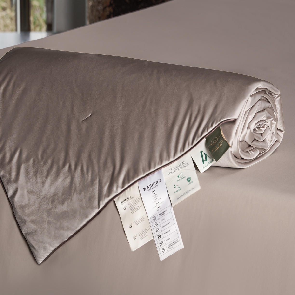 91家纺网 家纺一手货源 找家纺 桂雅居 2026新款珍妮莎纤凉野蚕丝被夏被空调被夏凉被 苍艾咖（最低控价：298起(券后价) 充值会员价-10）