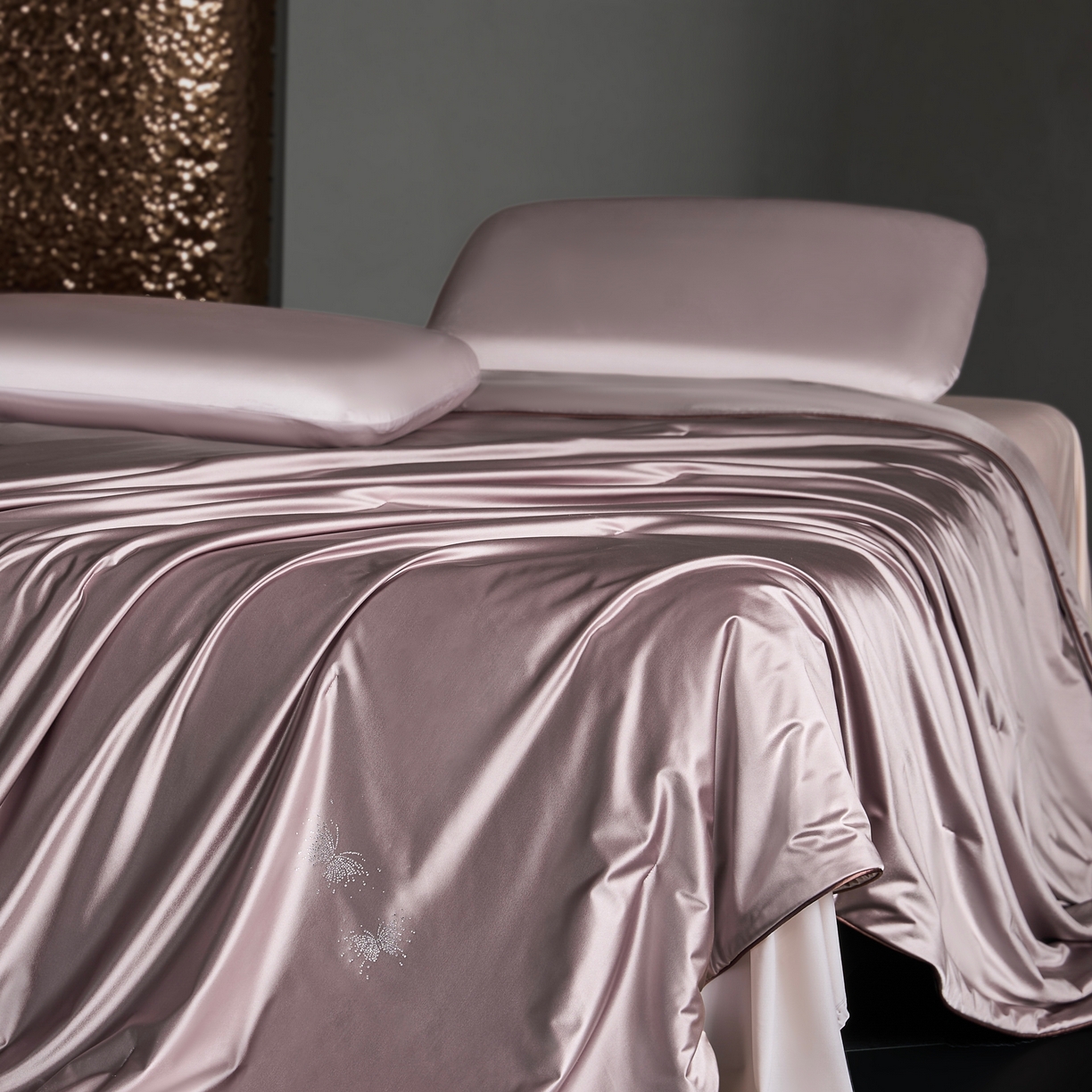 91家纺网 家纺一手货源 找家纺 桂雅居 2026新款珍妮莎纤凉野蚕丝被夏被空调被夏凉被 暮山紫（最低控价：298起(券后价) 充值会员价-10）