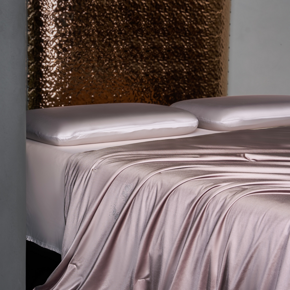 91家纺网 家纺一手货源 找家纺 桂雅居 2026新款珍妮莎纤凉野蚕丝被夏被空调被夏凉被 暮山紫（最低控价：298起(券后价) 充值会员价-10）