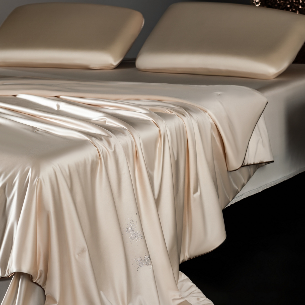 91家纺网 家纺一手货源 找家纺 桂雅居 2026新款珍妮莎纤凉野蚕丝被夏被空调被夏凉被 青白玉（最低控价：298起(券后价) 充值会员价-10）