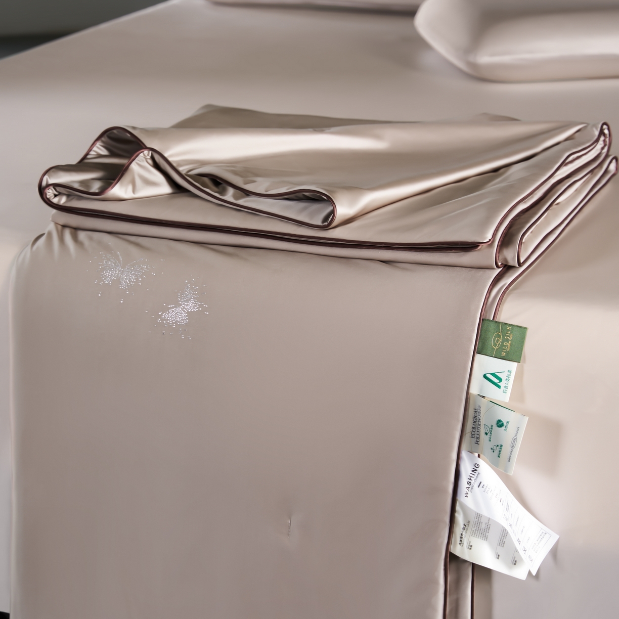 91家纺网 家纺一手货源 找家纺 桂雅居 2026新款珍妮莎纤凉野蚕丝被夏被空调被夏凉被 苍艾咖（最低控价：298起(券后价) 充值会员价-10）