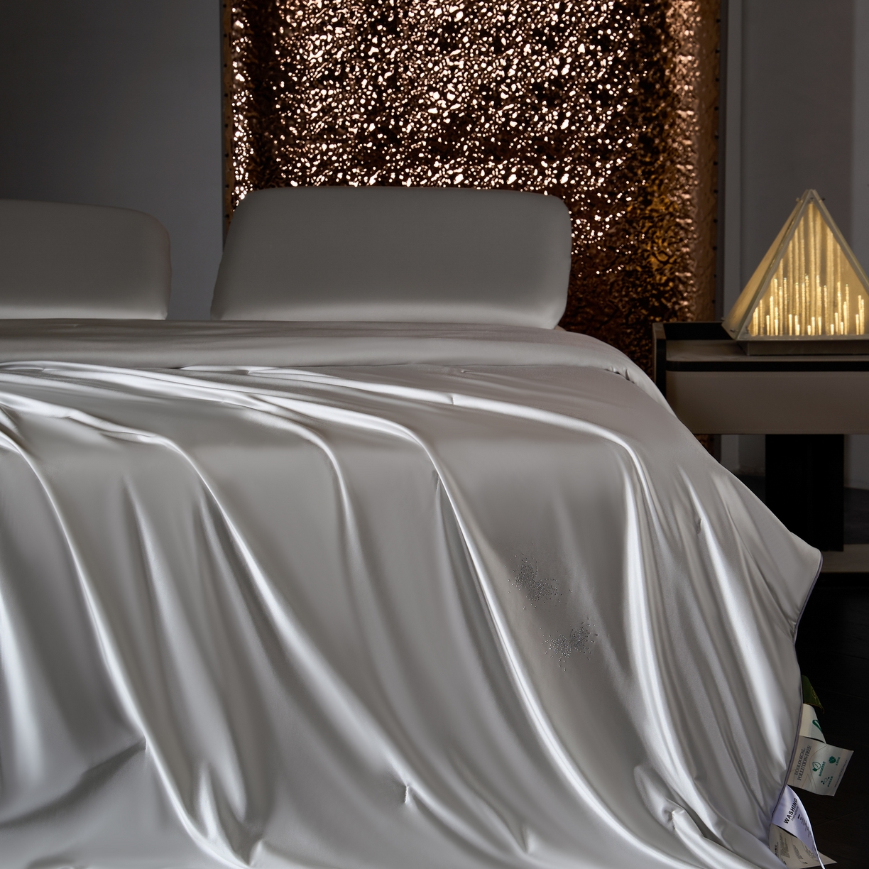 91家纺网 家纺一手货源 找家纺 桂雅居 2026新款珍妮莎纤凉野蚕丝被夏被空调被夏凉被 月光灰（最低控价：298起(券后价) 充值会员价-10）