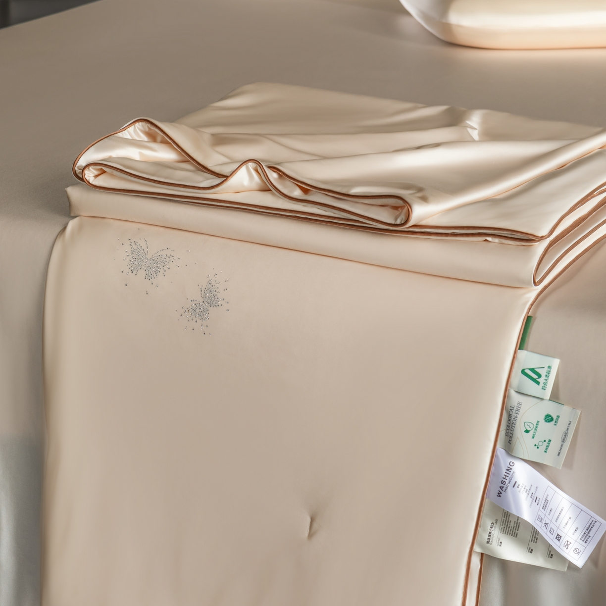 91家纺网 家纺一手货源 找家纺 桂雅居 2026新款珍妮莎纤凉野蚕丝被夏被空调被夏凉被 青白玉（最低控价：298起(券后价) 充值会员价-10）