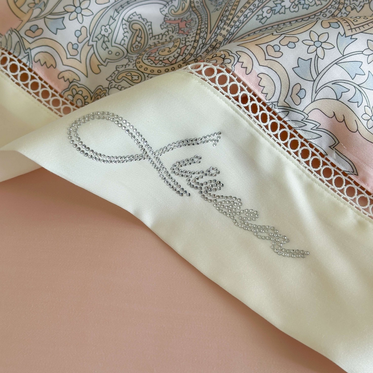 91家纺网 家纺一手货源 找家纺 丽笙被芯 2026新款兰精天丝数码印花Naia镂空夏被夏凉被空调被 伊甸粉