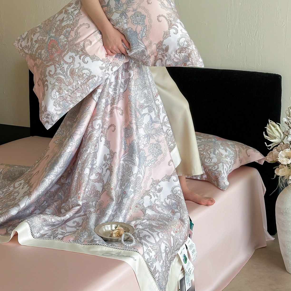 91家纺网 家纺一手货源 找家纺 丽笙被芯 2026新款兰精天丝数码印花Naia镂空夏被夏凉被空调被 伊甸粉