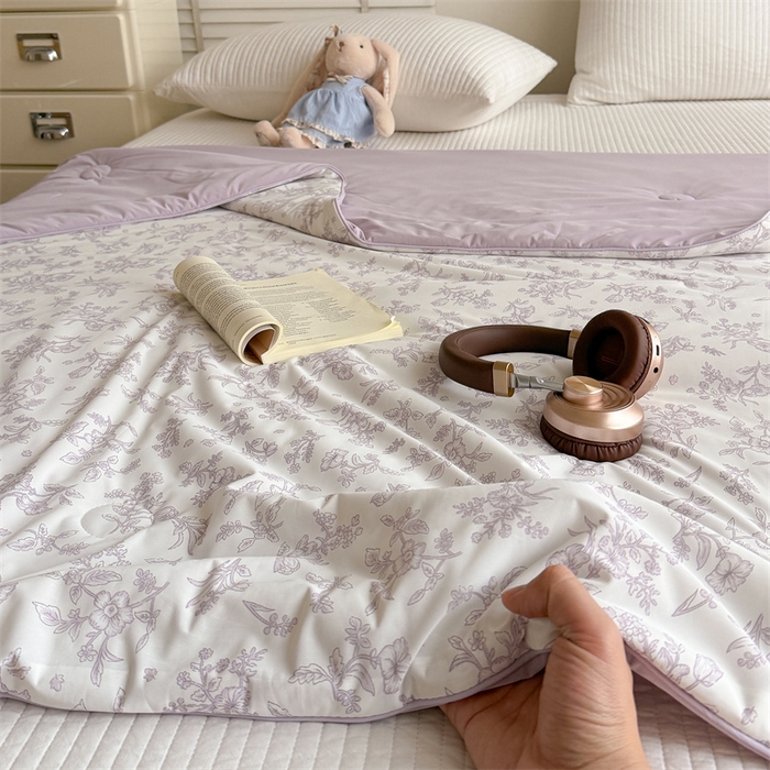 91家纺网 家纺一手货源 找家纺 吾欢心 2026新款仿锦安高克重凉感丝（含氨纶）夏凉被冰激凌空调被凉感小冰皮夏被 紫雾铃兰