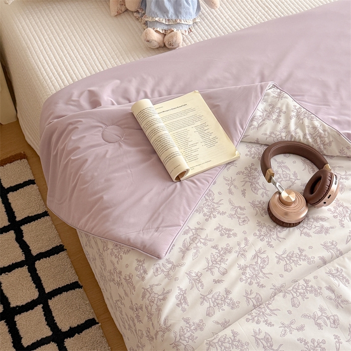 91家纺网 家纺一手货源 找家纺 吾欢心 2026新款仿锦安高克重凉感丝（含氨纶）夏凉被冰激凌空调被凉感小冰皮夏被 紫雾铃兰