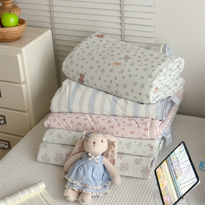 91家纺网 家纺一手货源 找家纺 吾欢心 2026新款仿锦安高克重凉感丝（含氨纶）夏凉被冰激凌空调被凉感小冰皮夏被 组合图仅做展示不可下单