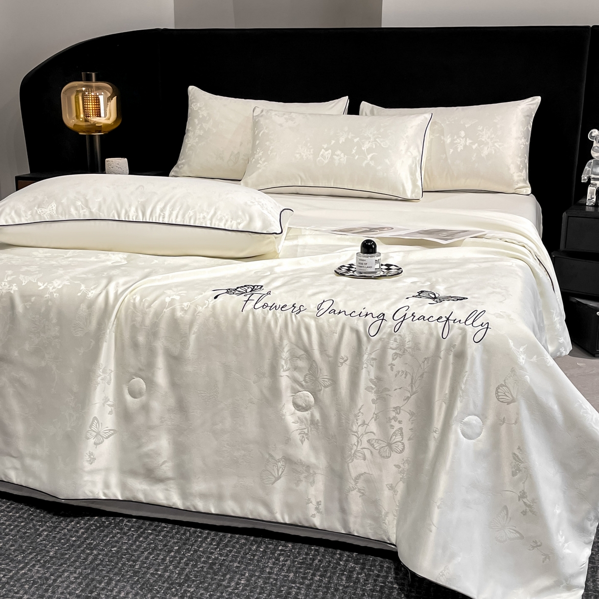 91家纺网 家纺一手货源 找家纺 慕澄家纺 2026新款水洗真丝天丝提花刺绣夏凉被空调被夏被四件套-蝶影 蝶影-霜白