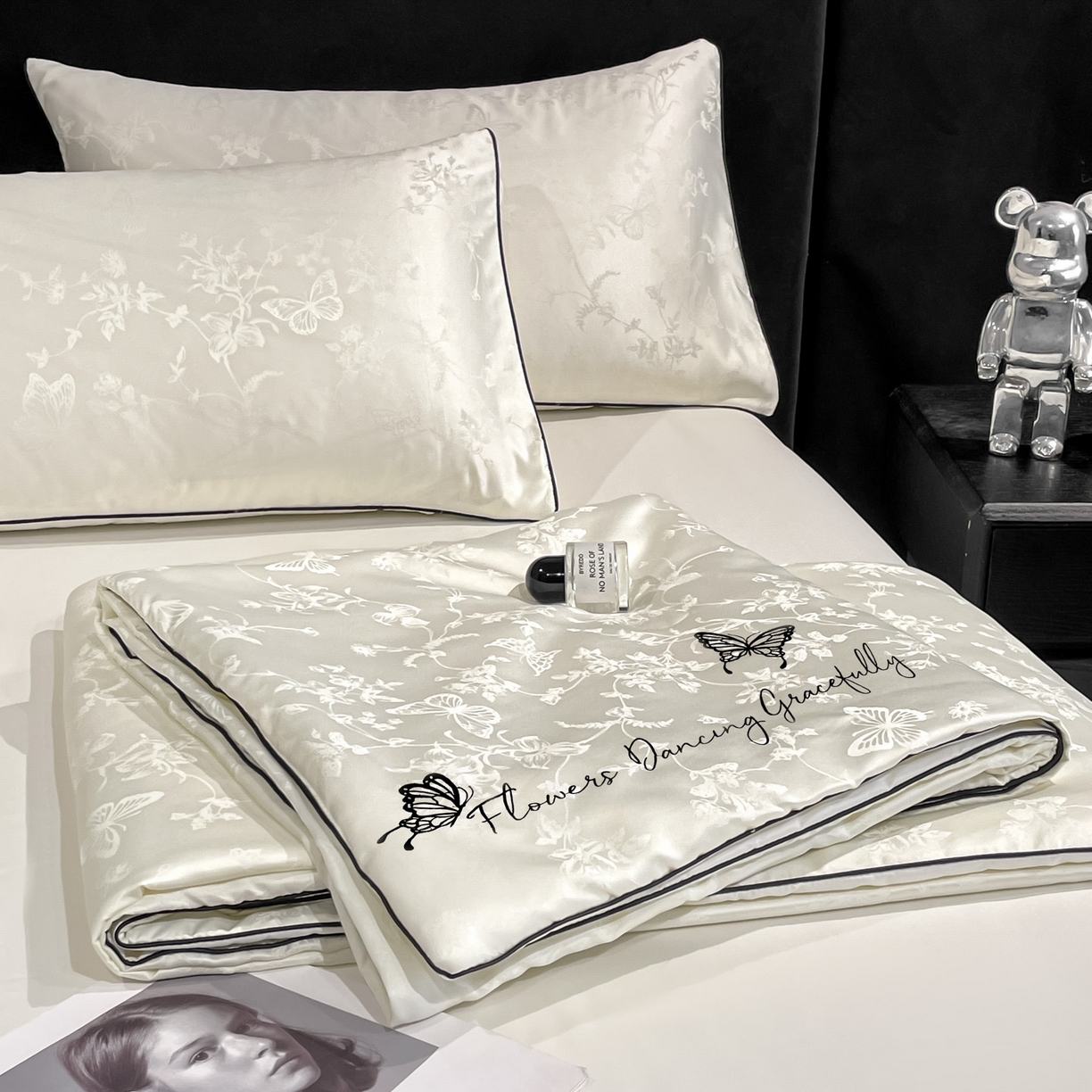 91家纺网 家纺一手货源 找家纺 慕澄家纺 2026新款水洗真丝天丝提花刺绣夏凉被空调被夏被四件套-蝶影 蝶影-霜白