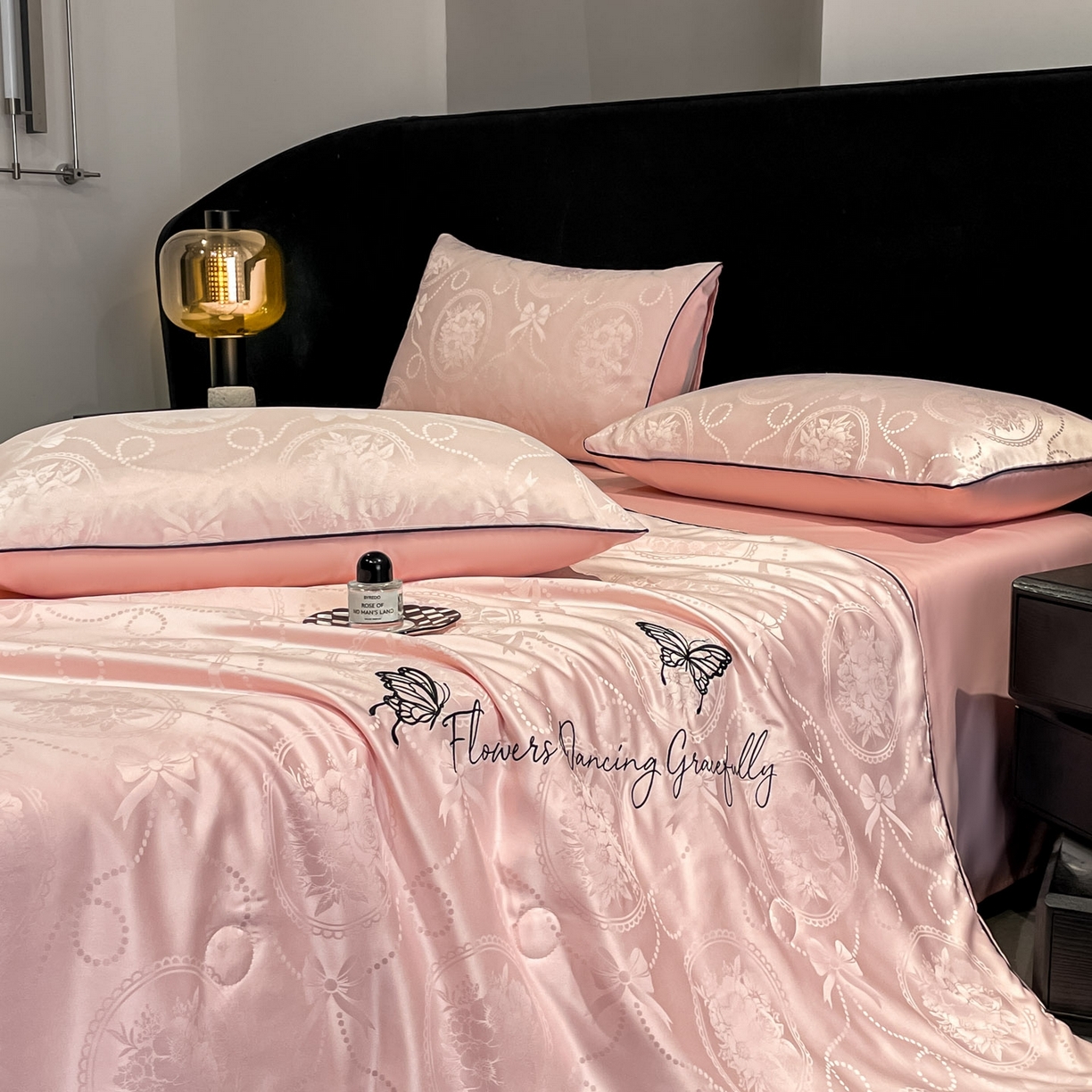 91家纺网 家纺一手货源 找家纺 慕澄家纺 2026新款水洗真丝天丝提花刺绣夏凉被空调被夏被四件套-蝶影 蝶影-蔷薇粉