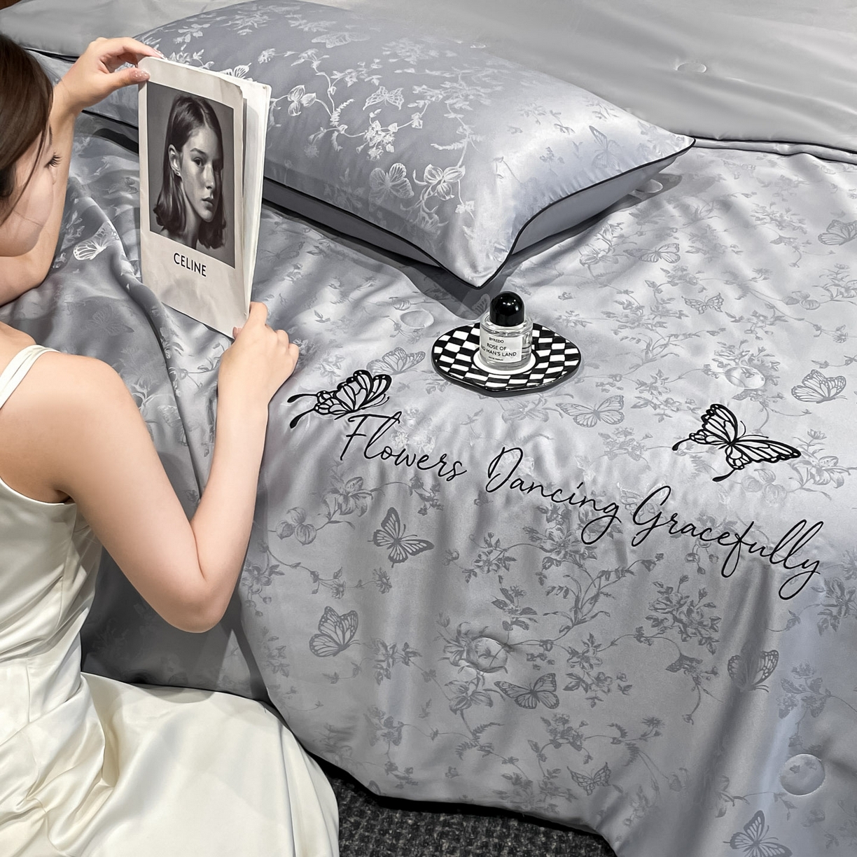 91家纺网 家纺一手货源 找家纺 慕澄家纺 2026新款水洗真丝天丝提花刺绣夏凉被空调被夏被四件套-蝶影 蝶影-烟青灰