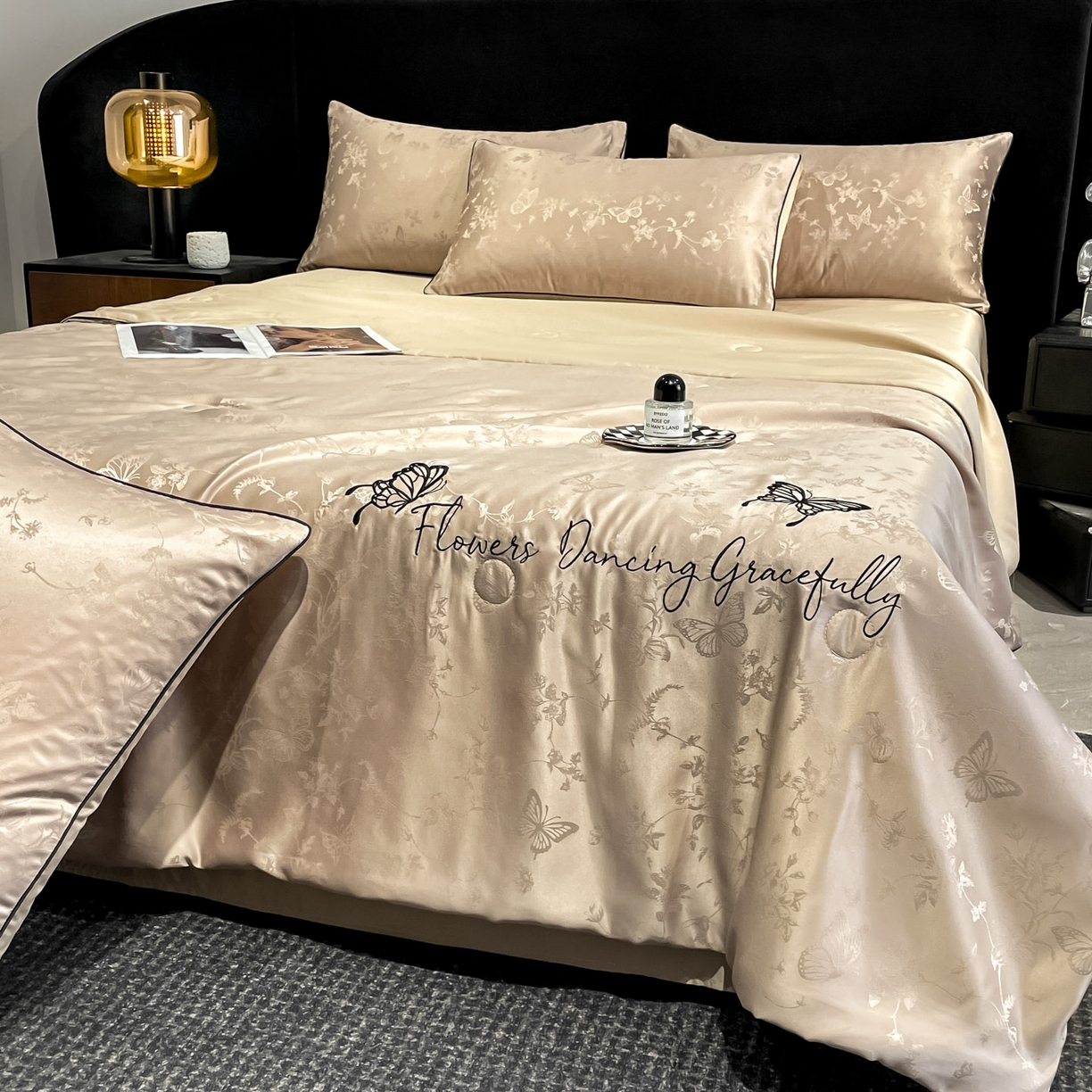 91家纺网 家纺一手货源 找家纺 慕澄家纺 2026新款水洗真丝天丝提花刺绣夏凉被空调被夏被四件套-蝶影 蝶影-香槟金