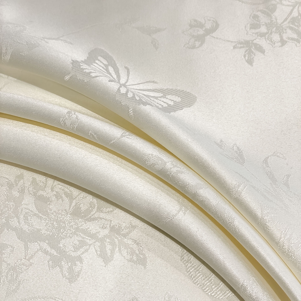 91家纺网 家纺一手货源 找家纺 慕澄家纺 2026新款水洗真丝天丝提花刺绣夏凉被空调被夏被四件套-蝶影 蝶影-霜白