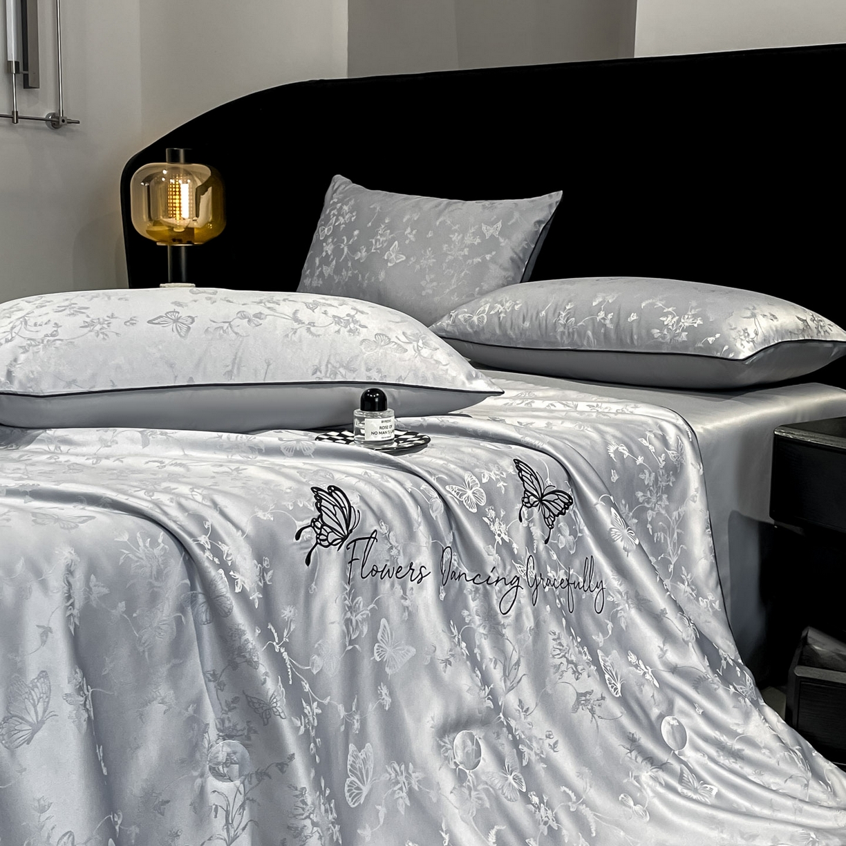 91家纺网 家纺一手货源 找家纺 慕澄家纺 2026新款水洗真丝天丝提花刺绣夏凉被空调被夏被四件套-蝶影 蝶影-烟青灰