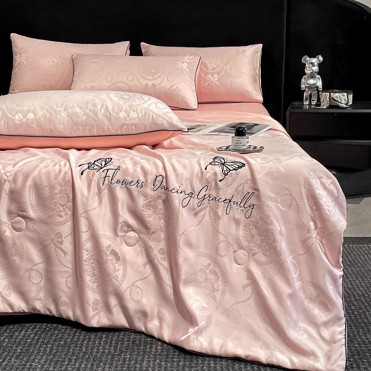 91家纺网 家纺一手货源 找家纺 慕澄家纺 2026新款水洗真丝天丝提花刺绣夏凉被空调被夏被四件套-蝶影 蝶影-蔷薇粉