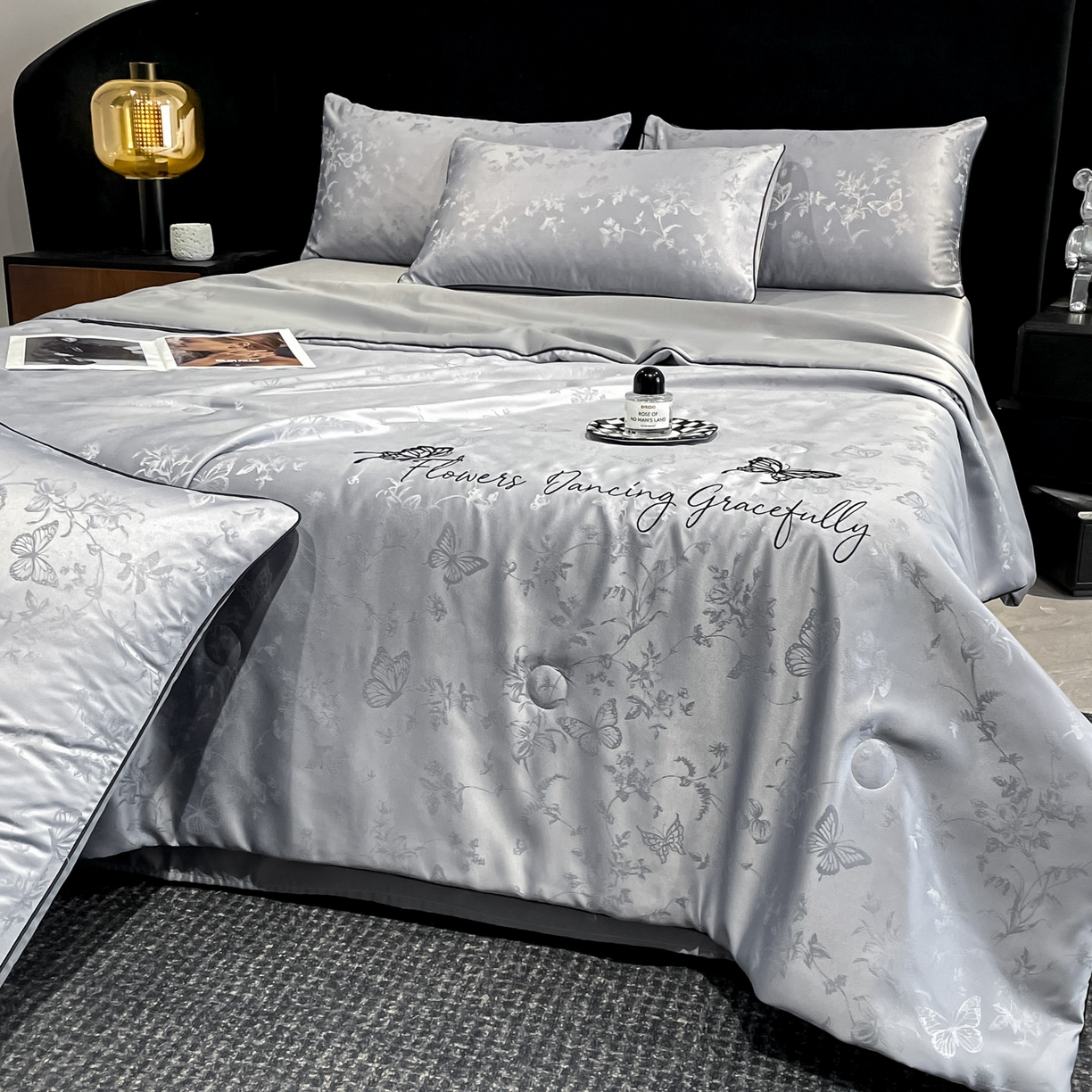 91家纺网 家纺一手货源 找家纺 慕澄家纺 2026新款水洗真丝天丝提花刺绣夏凉被空调被夏被四件套-蝶影 蝶影-烟青灰