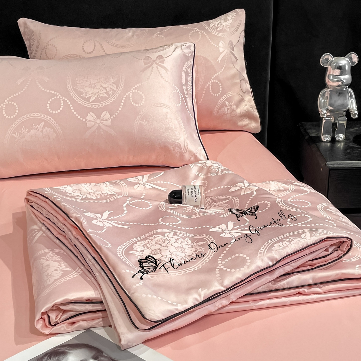 91家纺网 家纺一手货源 找家纺 慕澄家纺 2026新款水洗真丝天丝提花刺绣夏凉被空调被夏被四件套-蝶影 蝶影-蔷薇粉